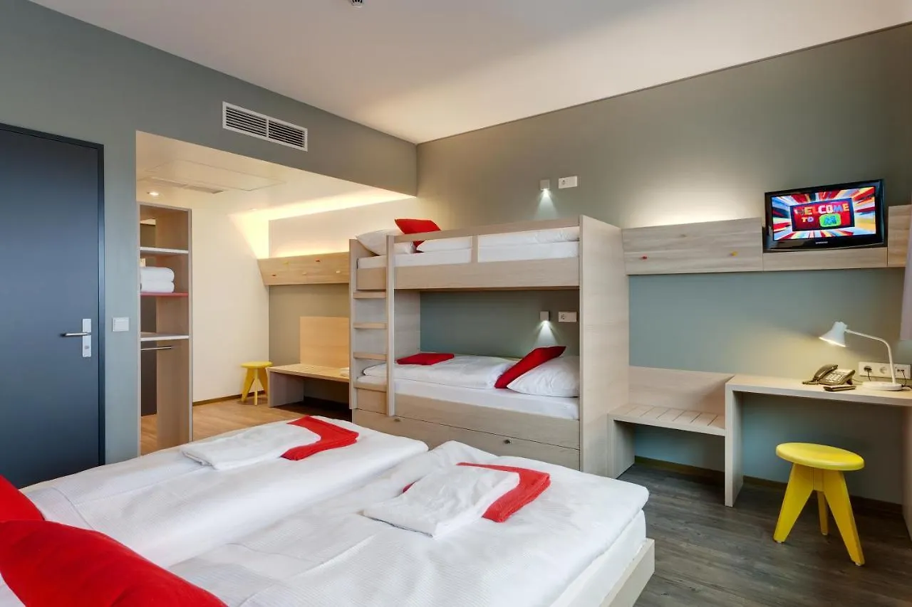 MEININGER Hotel Berlin Airport 3*,  Deutschland