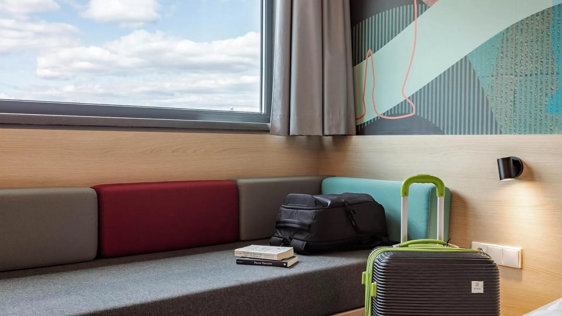 Meininger Hotel Berlin Airport Németország