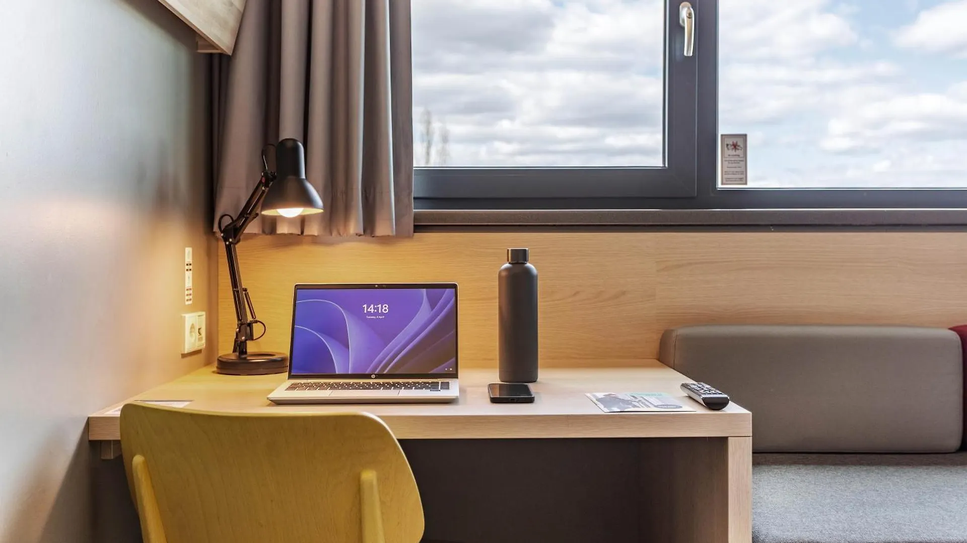 Meininger Hotel Berlin Airport 3*,