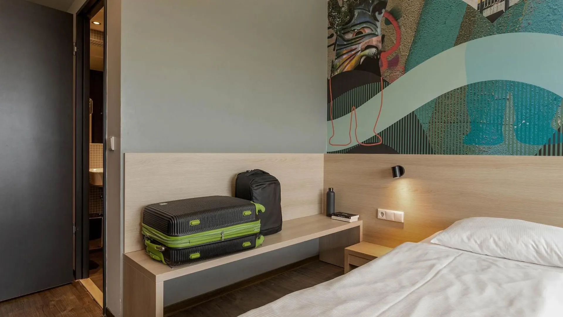 Meininger Hotel Berlin Airport Németország