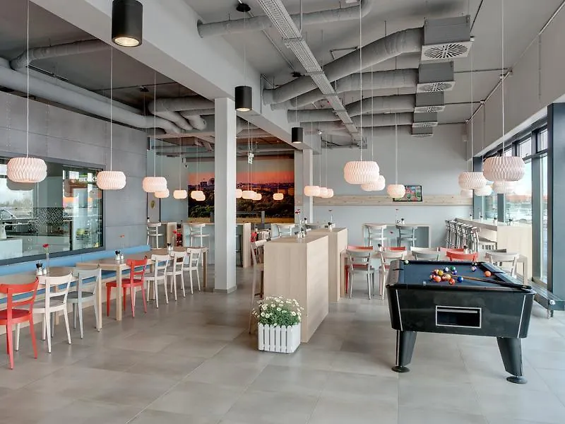 MEININGER Hotel Berlin Airport 3*,