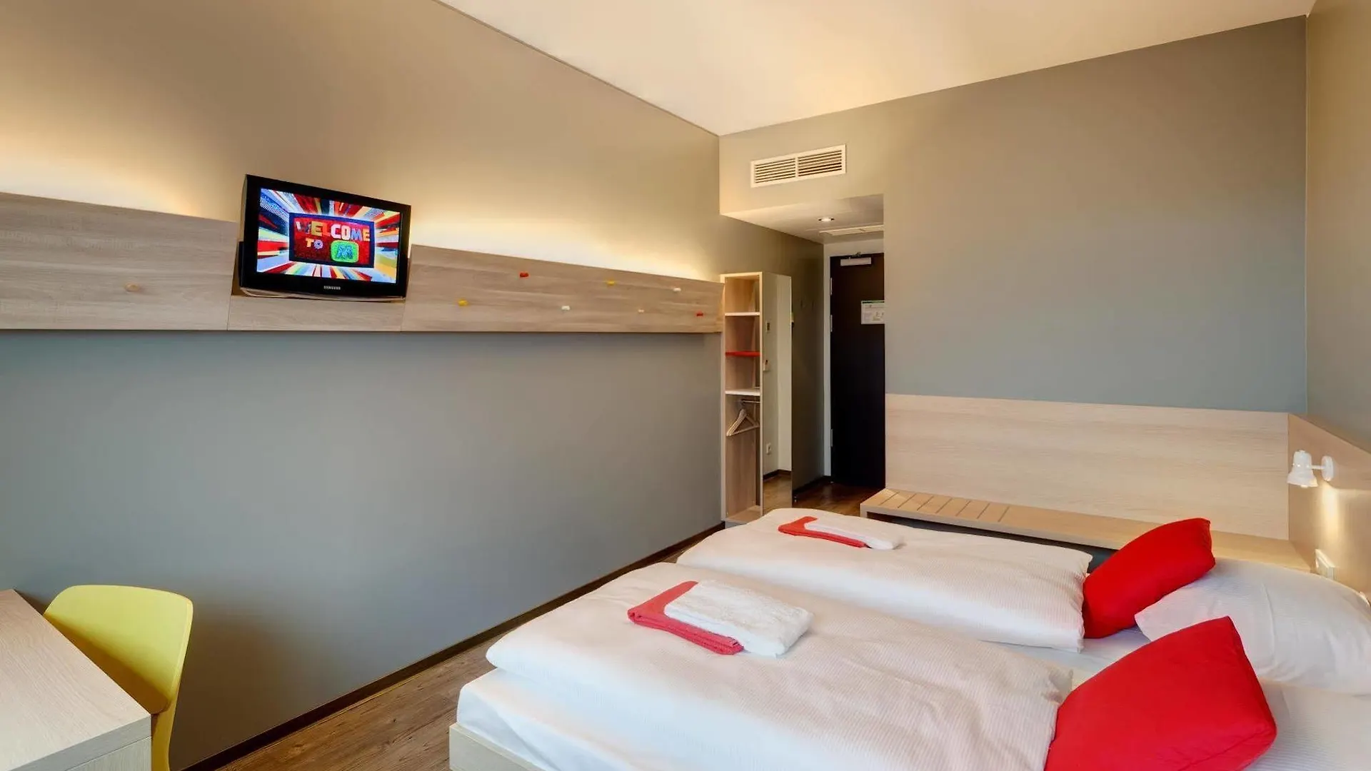 MEININGER Hotel Berlin Airport 3*,  Deutschland