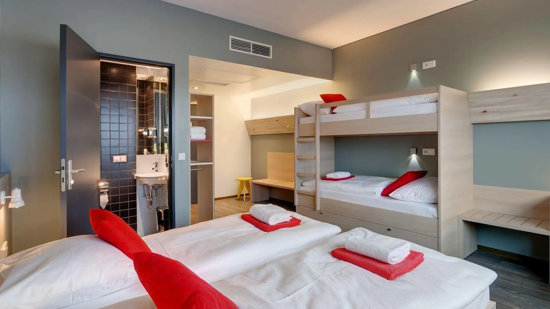 MEININGER Hotel Berlin Airport 3*,  Deutschland