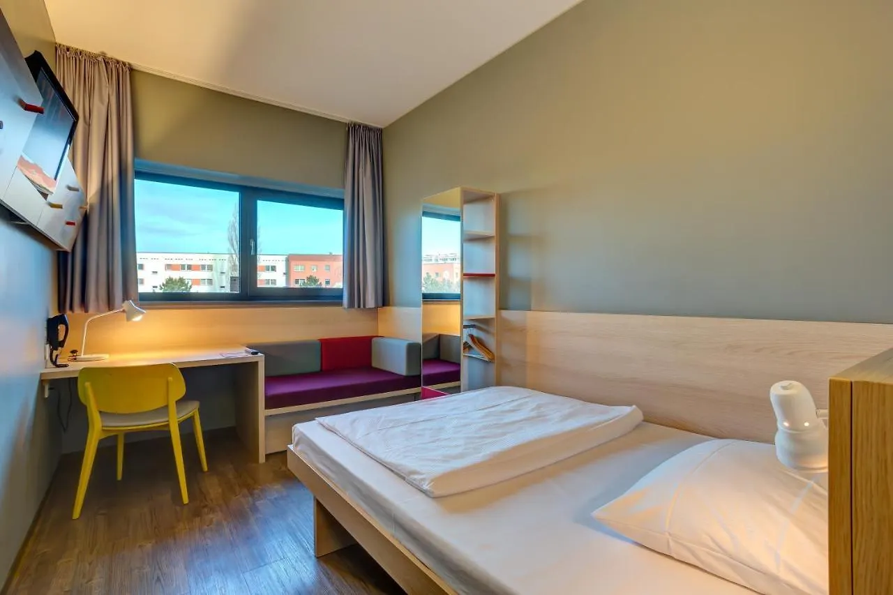 MEININGER Hotel Berlin Airport