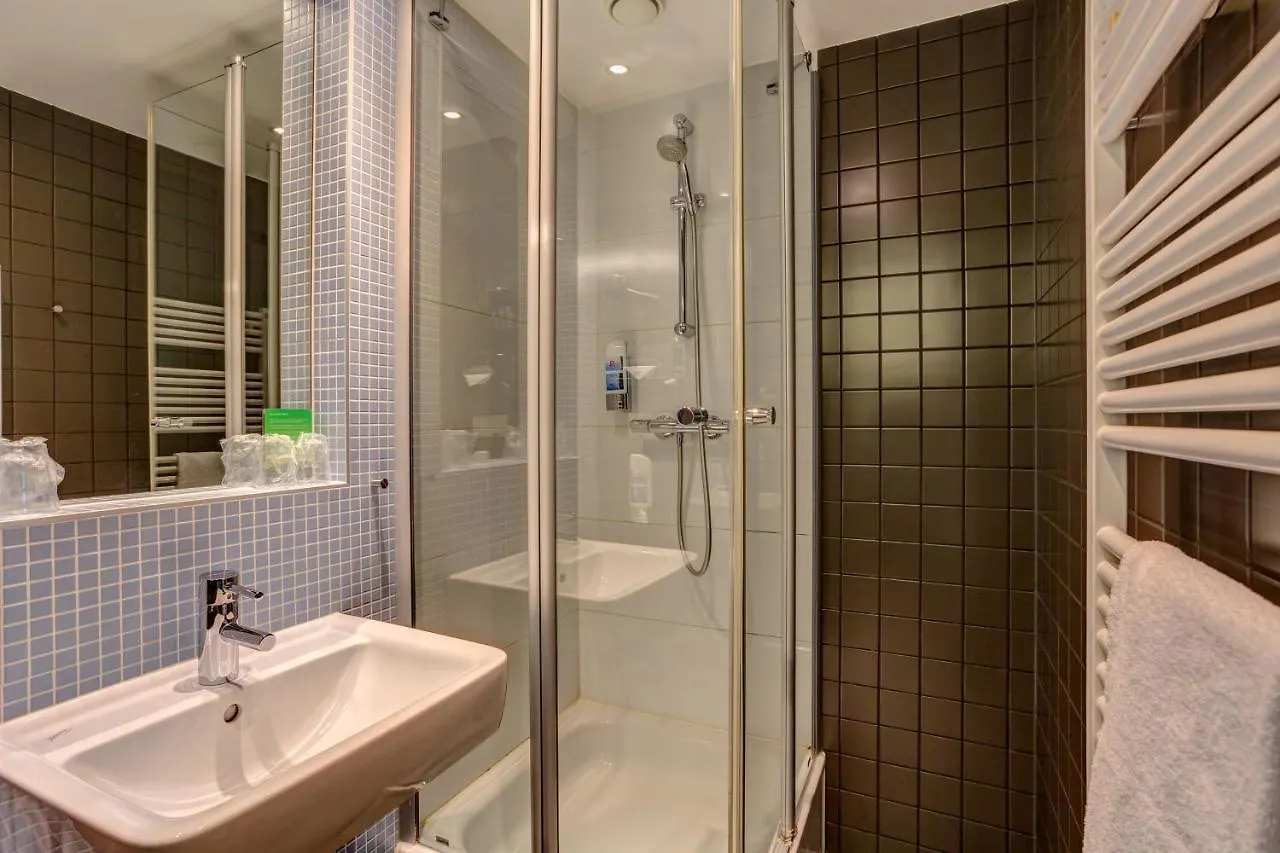 ***  Meininger Hotel Berlin Airport Németország